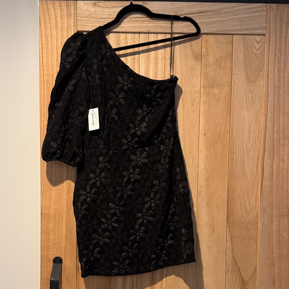 Fabrik Elegant Black One-Shoulder Dress